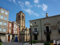 Ajuntament i església de les santes Justa i Rufina (Oriola)